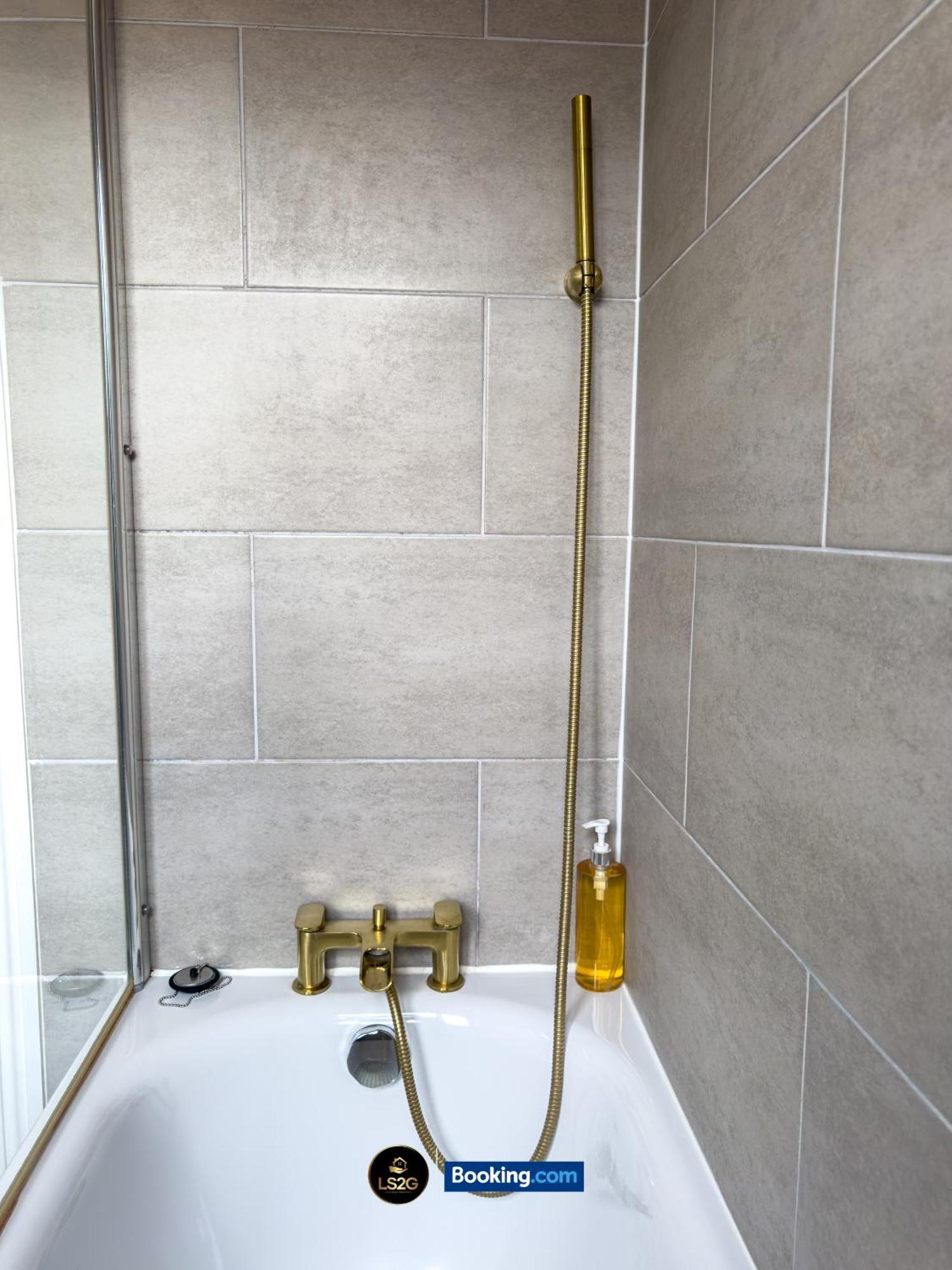 Stunning House By Ls2G Short Lets & Serviced Accommodation Greater London With Free Wifi Exterior photo